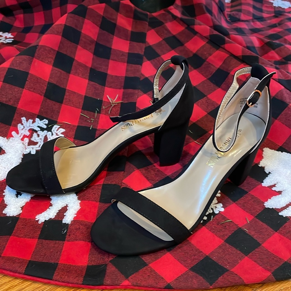 DREAM PAIRS Women's Chunk Low Heel Pump Sandals